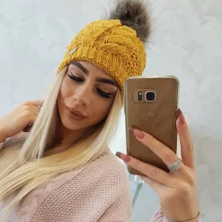 JEANS Talvipäähineet></noscript>Neulepipo tupsulla mustard