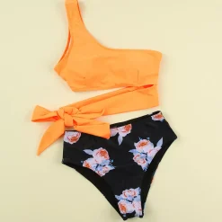 JEANS Uima-asut></noscript>Oranssi uimatoppi ja kuvioidut uimahousut