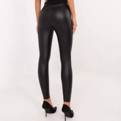 JEANS Leggingsit>Trendy.ing Sade keinonahkaleggingsit musta