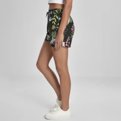JEANS Shortsit Ja Caprit>Urban Classics AOP Viscose Resort shortsit musta/kukkakuvio
