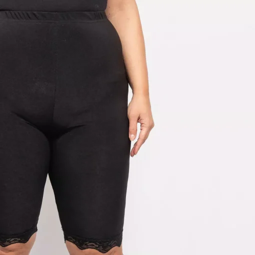 JEANS Shortsit Ja Caprit | Plus!>2W Paris pyöräilyshortsit pitsillä musta